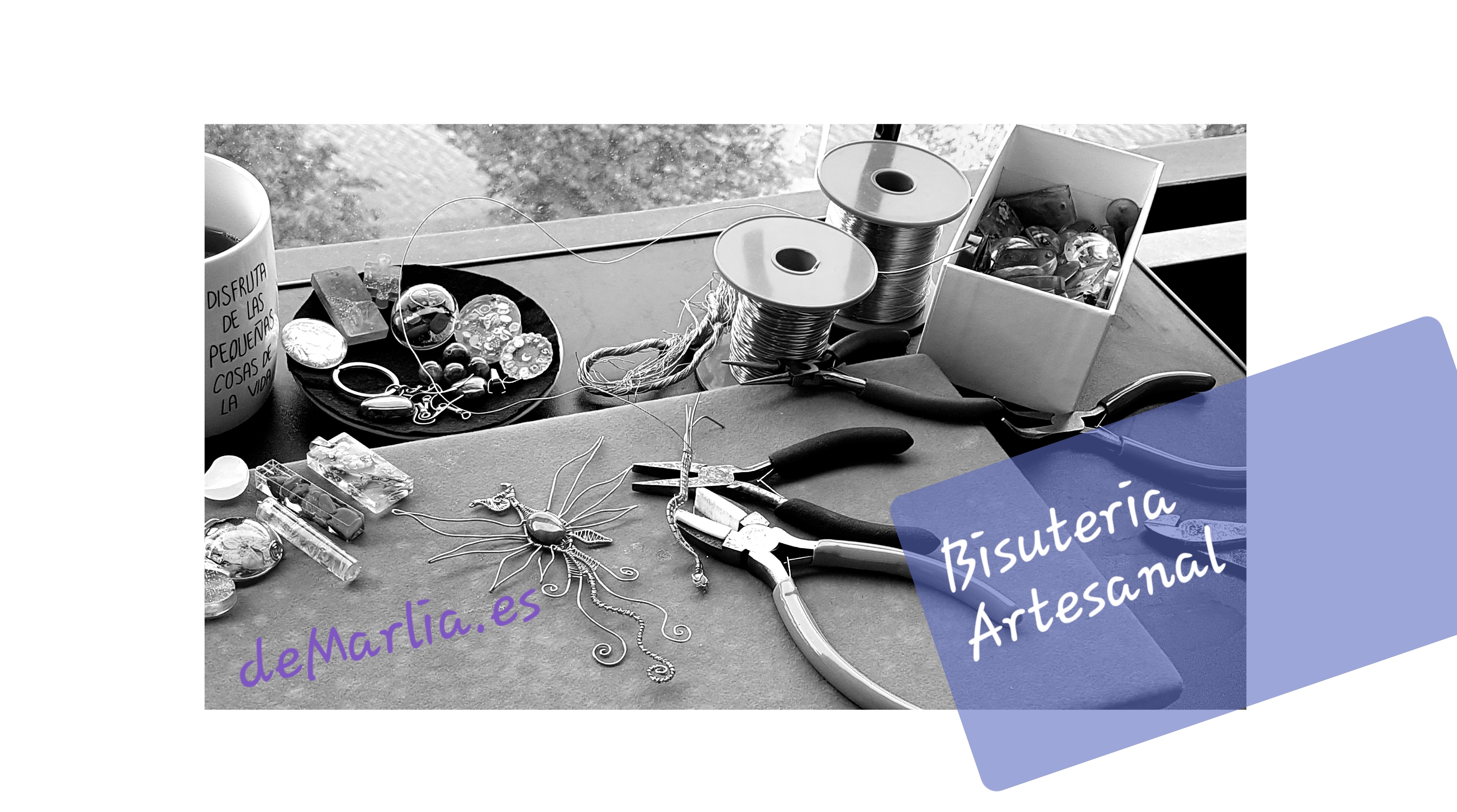 Descubre el arte del alambrismo hecho a mano, donde el cobre, las piedras naturales y las resinas se transforman en piezas únicas con alma propia. Cada creación cuenta una historia de pasión, creatividad y conexión con la tierra.